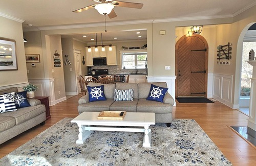 Macon House | Lake Gaston Waterfront-FirePit, Dock, Sundeck, Kayaks, SUP, PingPong,Has it ALL!