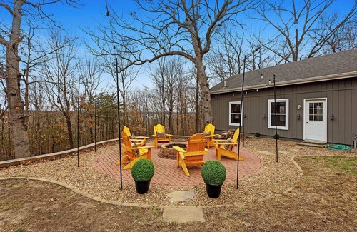 Warsaw House | Lake House on Truman Lake|Sleeps10|Fire Pit Arcade