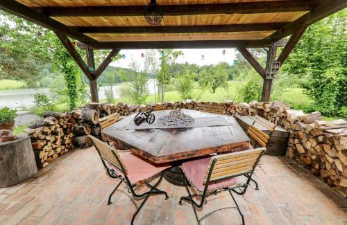 Celje House | Lake House with a View