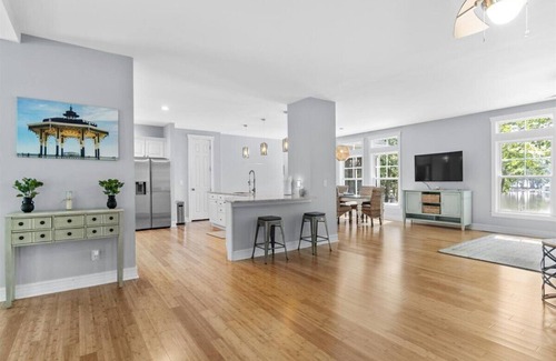 Littleton House | Lake It Easy | Top Location | Flat Lot