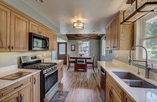 East Troy House | Lake Life 3-bed 3-bath house in wonderful East Troy with access to Lake Beulah