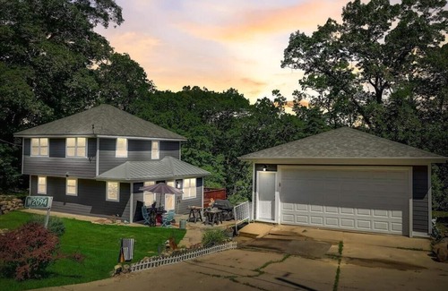East Troy House | Lake Life 3-bed 3-bath house in wonderful East Troy with access to Lake Beulah