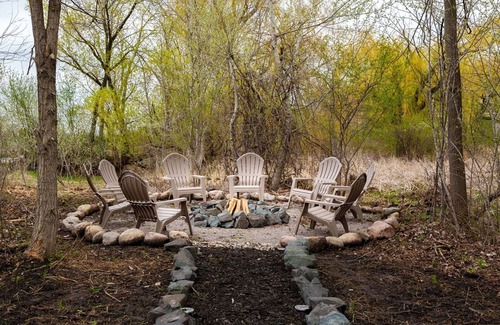 Forest Lake House | Lake life near the cities! Kayak, swim, fish, relax.