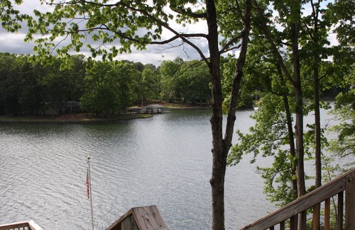 Mayhew House | Lake Life Retreat waiting for you-4 BR lake front property