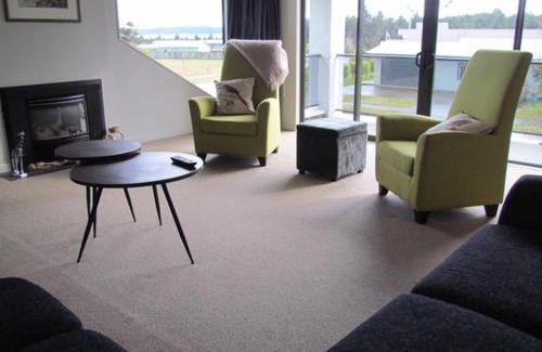 Motuoapa House | Lake Magic - Motuoapa Holiday Home