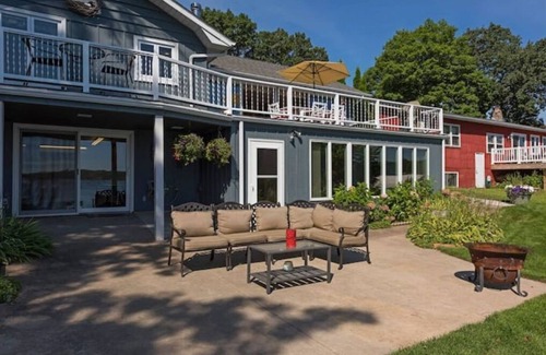 Mound House | Lake Minnetonka with Covered boat dock!