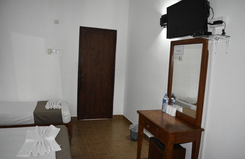 Attikulama Hotel | Lake Monark Resort