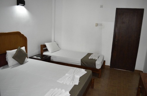 Attikulama Hotel | Lake Monark Resort