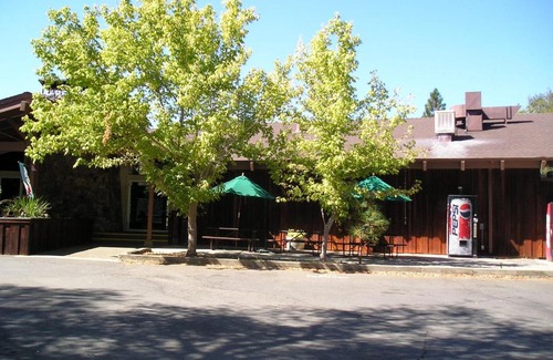 Oregon House Resort | Lake of the Springs Camping Resort Cabin 3