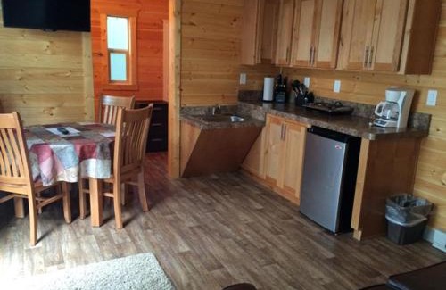 Oregon House Resort | Lake of the Springs Camping Resort Cottage 7