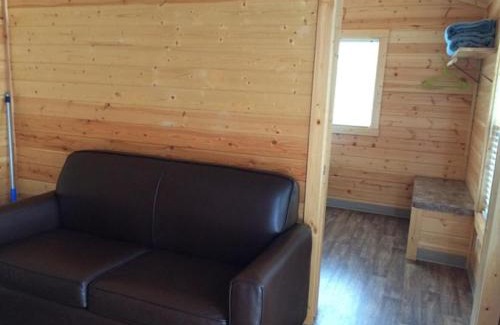 Oregon House Resort | Lake of the Springs Camping Resort Cottage 7