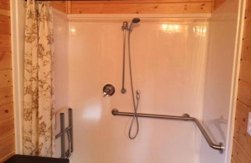 Oregon House Resort | Lake of the Springs Camping Resort Cottage 7