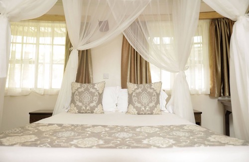 Nyahururu Hotel | Lake Olbolosat Resort Park Lodge