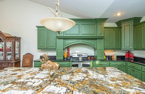 Mountain Pine House | Lake Ouachita: Peaceful 4BR Getaway, Lake Views