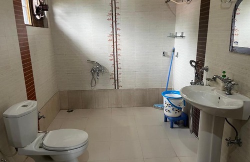 Naukuchiyatal Villa | Lake Pleasant Villa