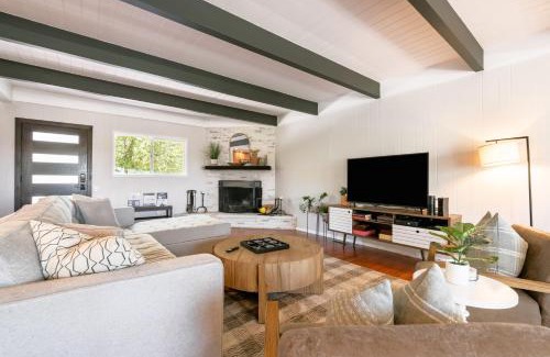 Cedar Glen House | Lake Point by AvantStay2 Decks Great Lake Views