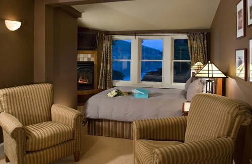 McHenry Bed & Breakfast | Lake Pointe Inn