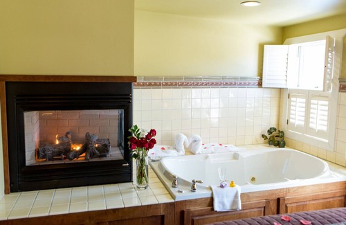 McHenry Bed & Breakfast | Lake Pointe Inn