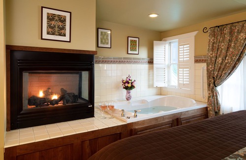 McHenry Bed & Breakfast | Lake Pointe Inn