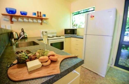 Okere Falls House | Lake Rotoiti Retreat | Walk to the Lake + Kayaks!