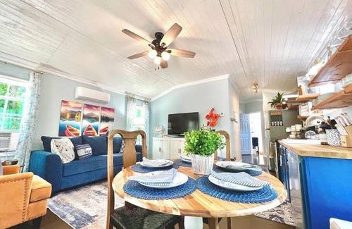 Etoile Cabin | Lake Sam Rayburn "True" Waterfront Escape - Bring Boat, Kayak & Fishing Poles!