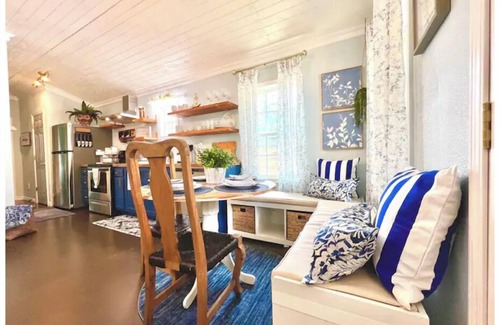Etoile Cabin | Lake Sam Rayburn "True" Waterfront Escape - Bring Boat, Kayak & Fishing Poles!