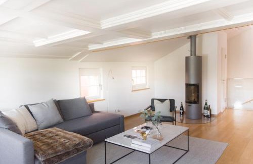 Old Town Apartment | Lake Side Location Bellevue