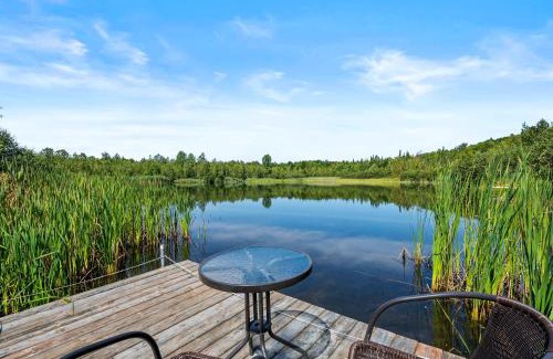 Potton Ski Chalet | Lake - Spa - Pool Table - Chalet Ookpik