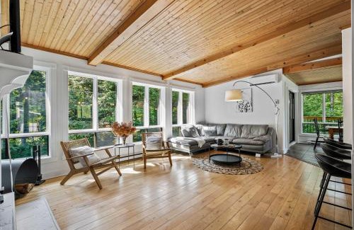 Potton Ski Chalet | Lake - Spa - Pool Table - Chalet Ookpik