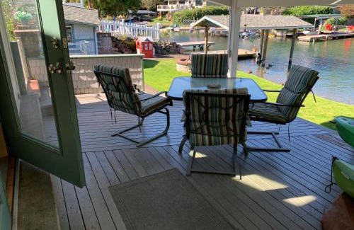 Bonney Lake House | Lake Tapps Bungalow