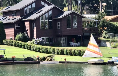 Bonney Lake House | Lake Tapps! LAKE FRONT Available for Booking