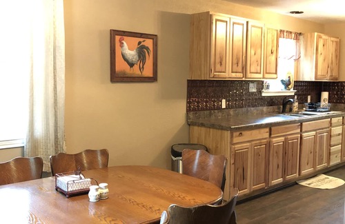 Gordonville Cabin | Lake Texoma! Beautiful Cabin with Relaxing atmosphere!sleeps 5