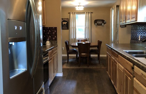 Gordonville Cabin | Lake Texoma! Beautiful Cabin with Relaxing atmosphere!sleeps 5