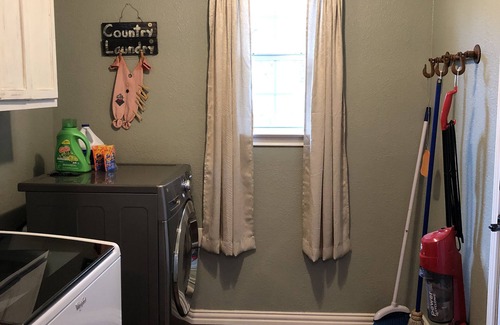 Gordonville Cabin | Lake Texoma! Beautiful Cabin with Relaxing atmosphere!sleeps 5