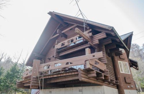 Toya House | Lake Toya Hillside House