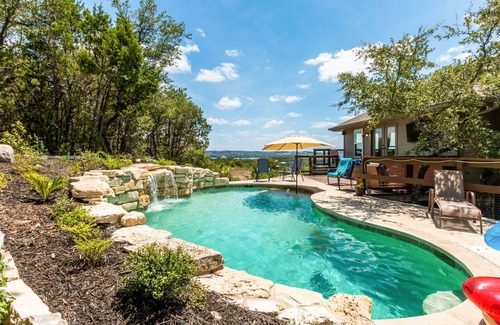 Travis Landing House | Lake Travis Acreage with Hilltop Views