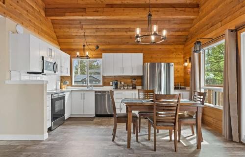 Gull Lake House | Lake Vibes 3 BD 1 BA Cottage steps from the Lake