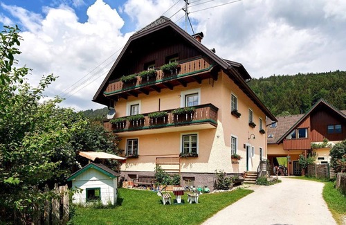 Weissenbach Apartment | Lake view - App. with 2 bedrooms; shower, WC - Abenteuerhof Schiefer