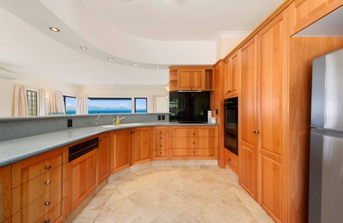 Hilltop House | Lake View by Town Taupo