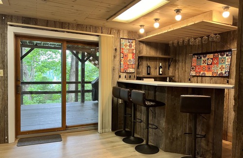 Sloans Valley Cabin | LAKE VIEW- Cozy log cabin close to everything