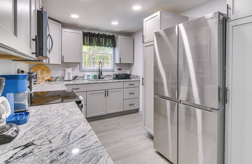 Marmaros Cottage | Lake View & Game Room on 3 1/2 Acres, Near Marina