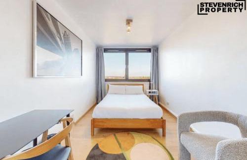 Woodberry Down Apartment | Lake View Hackney High End 3-Bedroom Flat