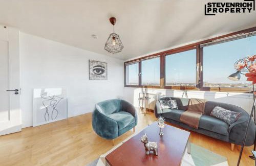 Woodberry Down Apartment | Lake View Hackney High End 3-Bedroom Flat