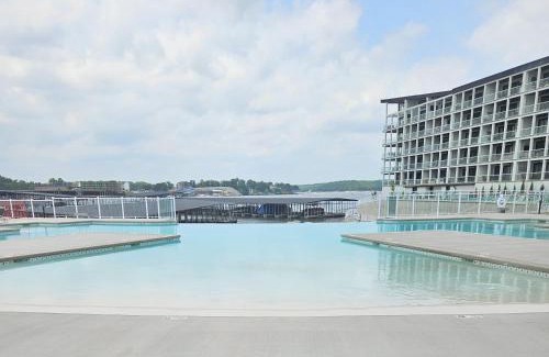 Osage Beach Apartment | Lake-View Patio and Pool Access Osage Beach Condo