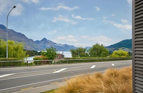 Queenstown Apartment | Lake View @ Pounamu