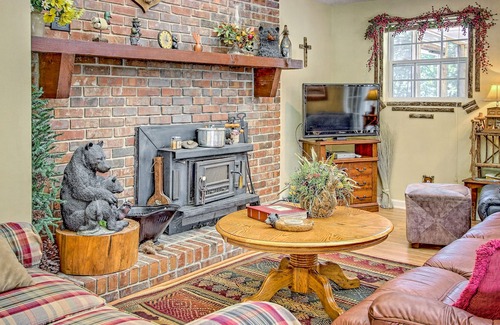 Walnut Mountain House | Lake-View Townhome with Decks, Screened Porch and Shared Tennis - Dogs OK