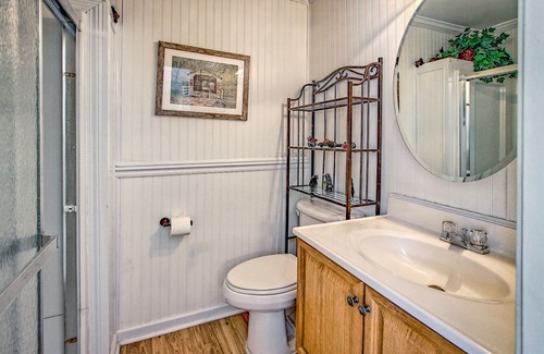 Walnut Mountain House | Lake-View Townhome with Decks, Screened Porch and Shared Tennis - Dogs OK