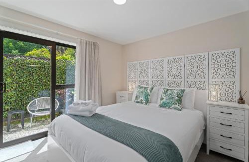 Sunshine Bay Apartment | Lake Wakatipu & Mountain Views, 5min Drive To Downtown