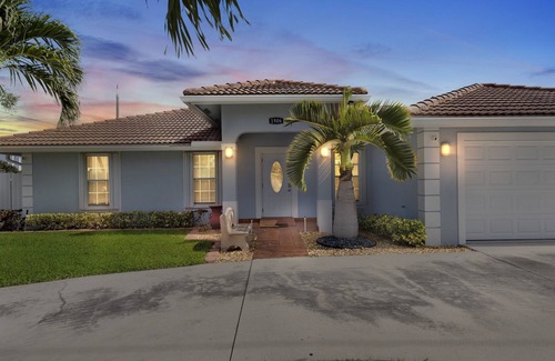 Palm Beach - West Palm Beach Apartment | Lake Worth Beach Apartment 1 Bedroom Apts by Redawning