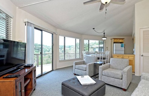 Lakeway House | Lakefront Bungalow - Shared Community Pool/Hot Tub #3